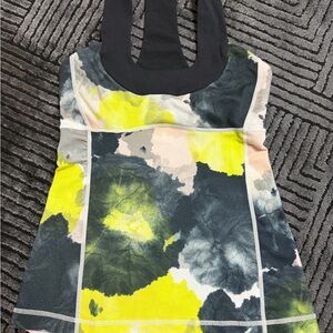 Lululemon Abstract Print Racerback Tank Top Built-In Bra Women’s Size 4